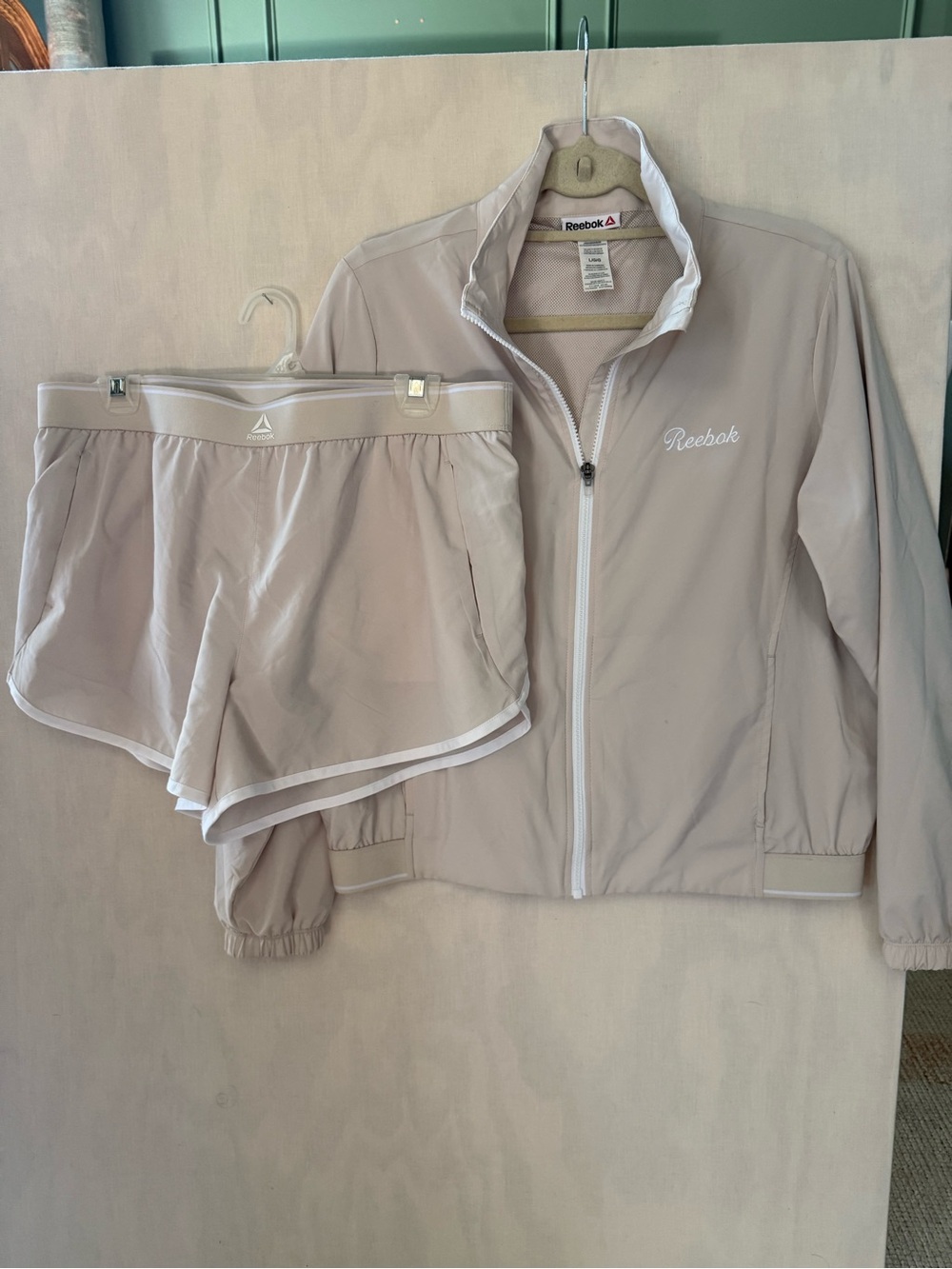 Reebok Courtside Full Zip Track Jacket & Dolphin Shorts Set Beige Large